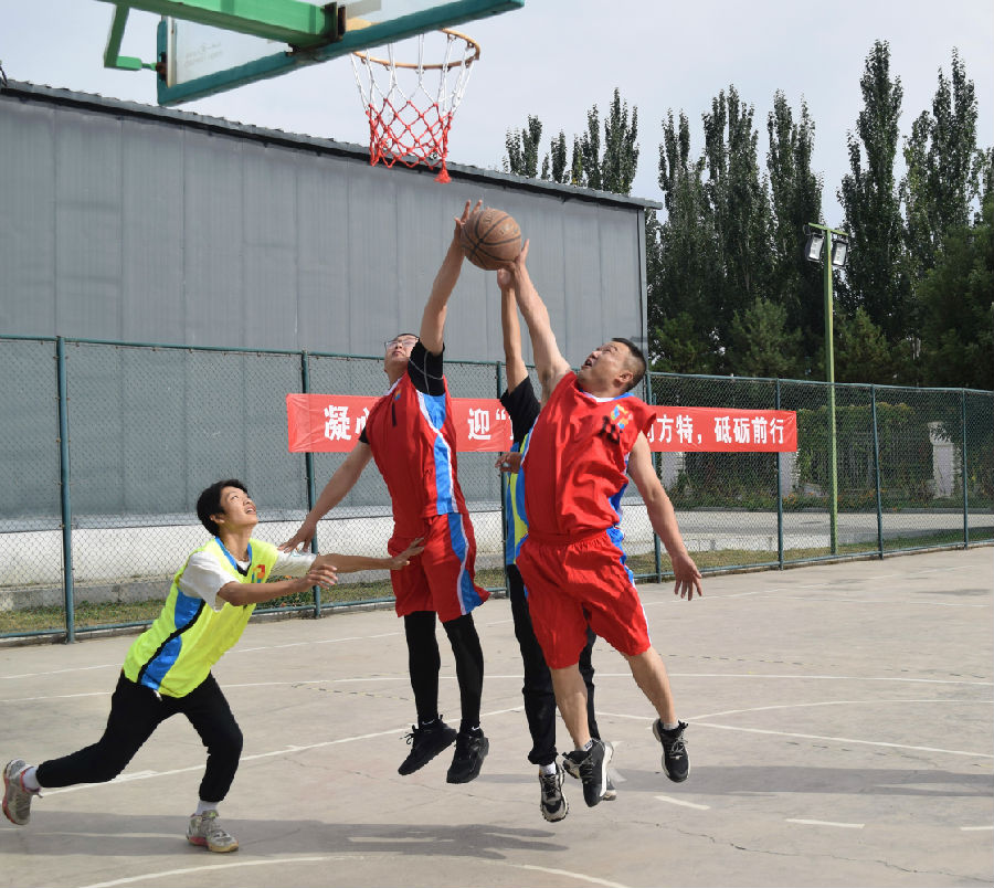 二等奖:123-迎“篮”而上.jpg
